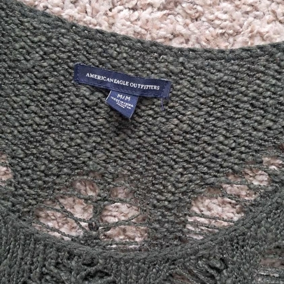 Size Medium 4 Tops - Picture 6 of 8